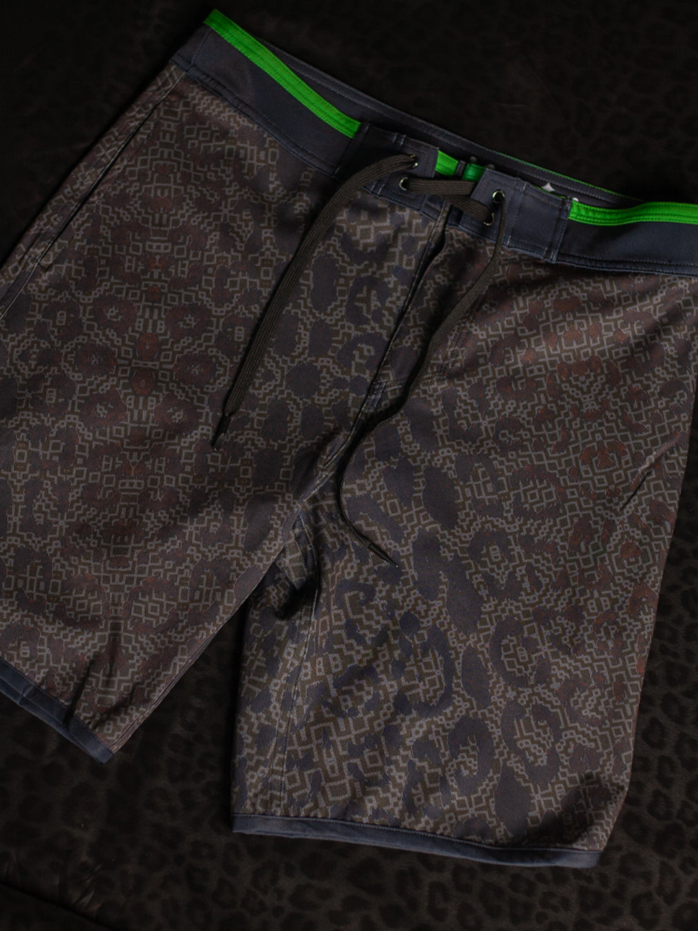 Alternative view of Boardshort Men Green Line / Fast Dry - LEOPARDUS LAGARTIKA