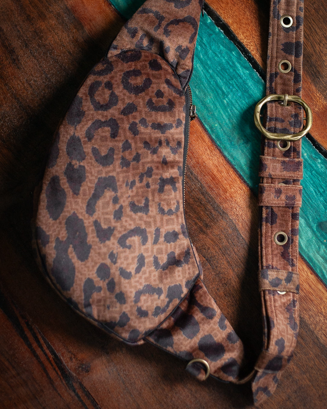 Botta Bag / Velvet Fawn Buckle - LEOPARDUS - Image 7