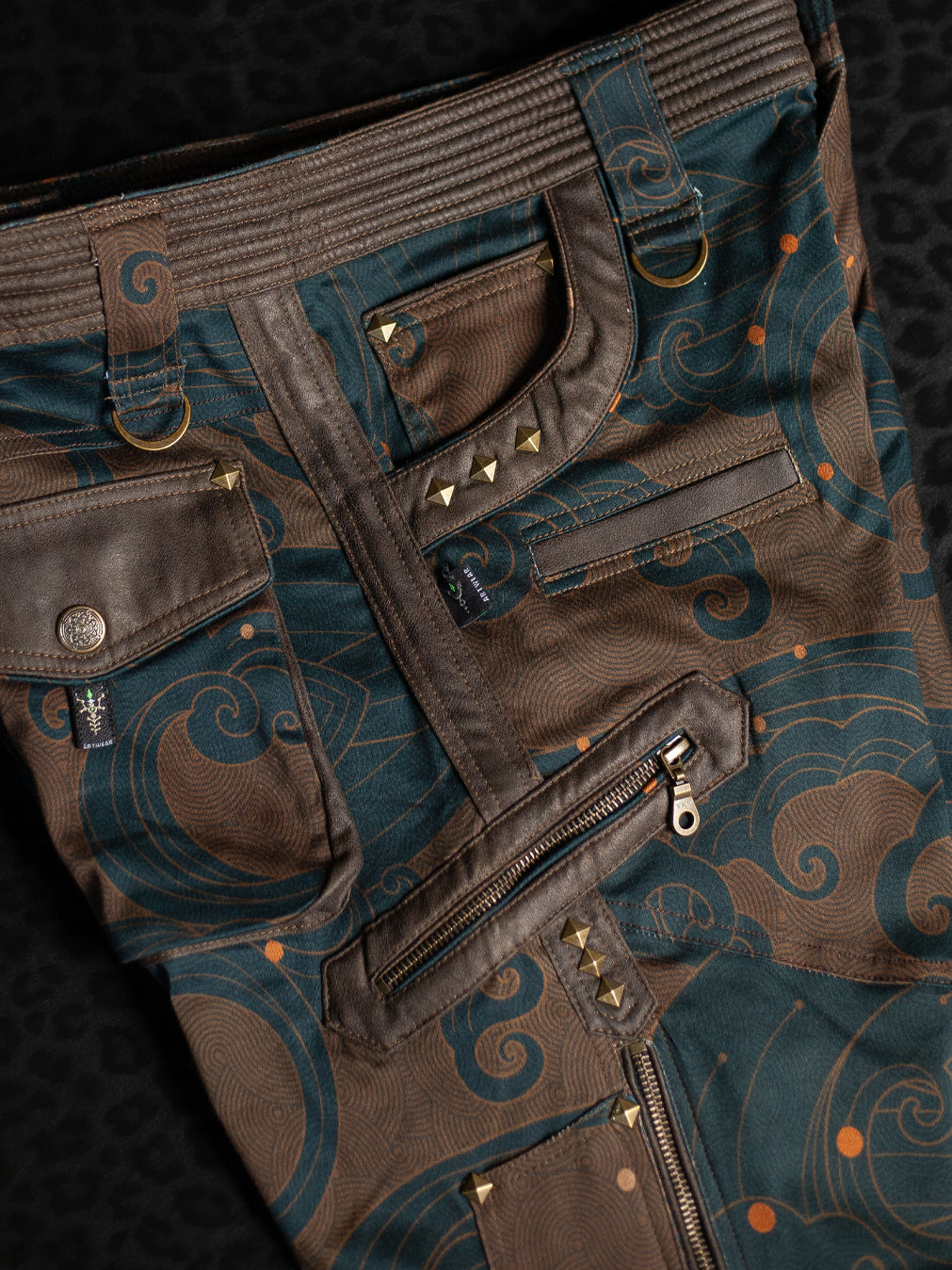 Flying Short Men / Bio Farms Organic Twill / Fake Leather Patches - SHOGUNSEA - Image 4