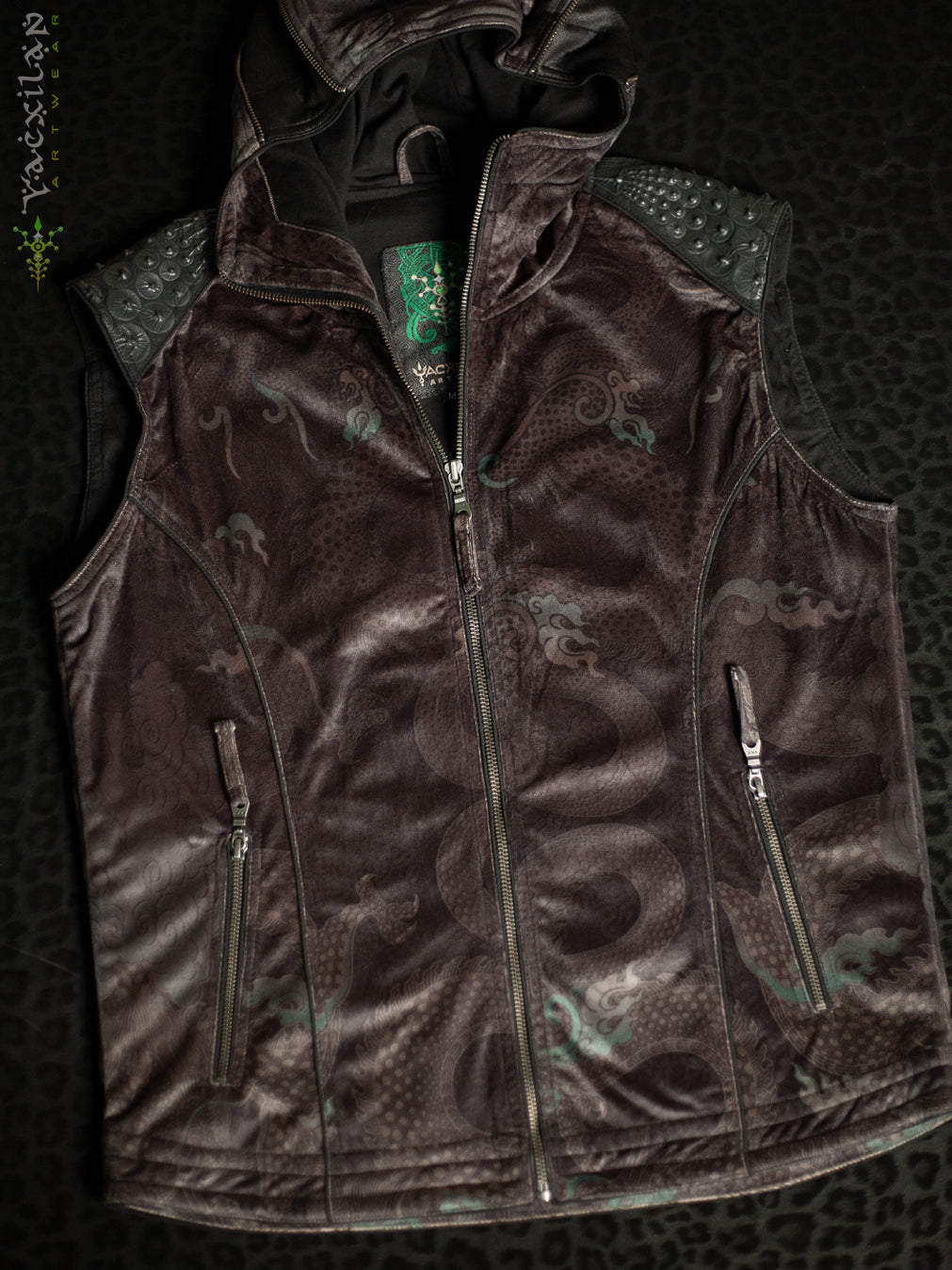 Sleeveless Jacket Men / Velvet Fawn - DRAGONSKIN - Image 4