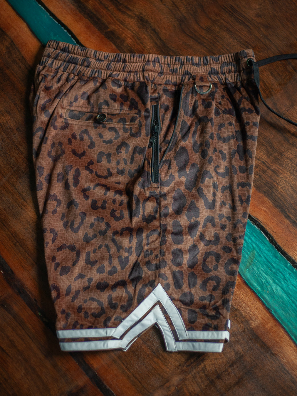 Boxing Short White Mountains Men / Velvet Fawn - LEOPARDUS