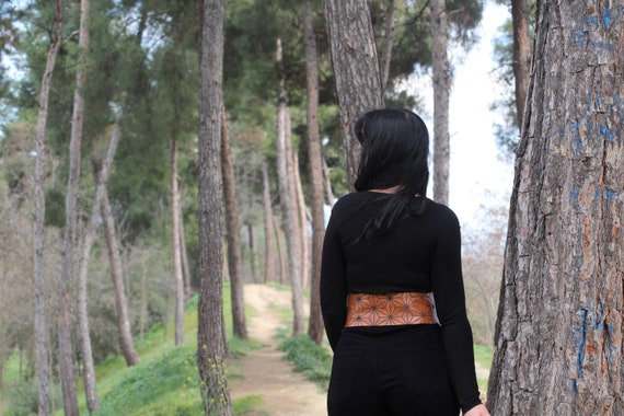 Brown Leather Corset Belt: Asanoha Engraved Boho Waistband - Image 6