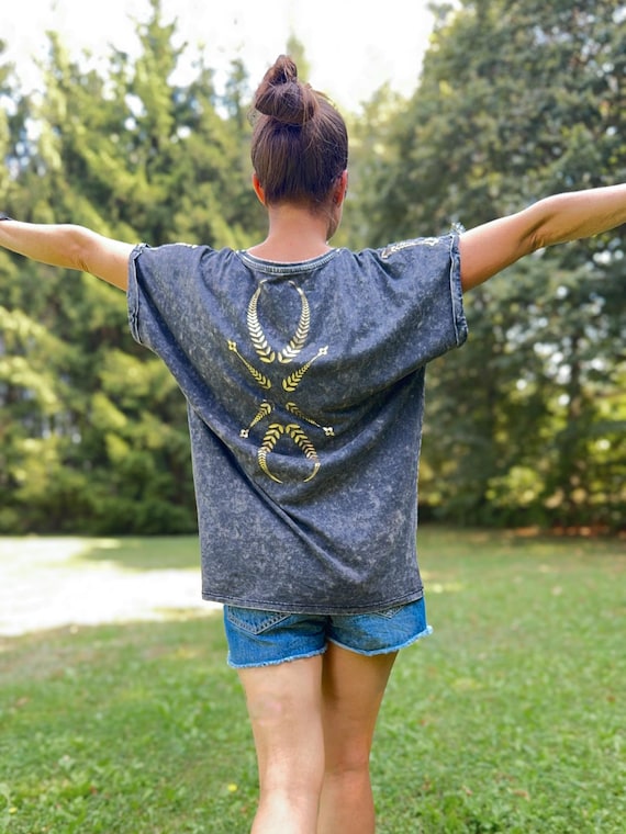 Ladies' Acid Washed Extended Shoulder Tee - "Laurel Wreath"