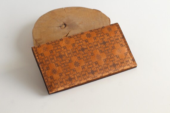 Alternative view of Genuine leather tobacco pouch with engraved geometric pattern