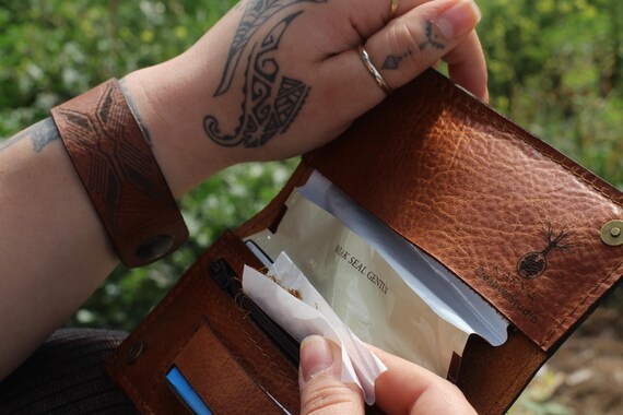 Seigaiha Wave Leather Tobacco Pouch: Art Deco Rolling Case - Image 11