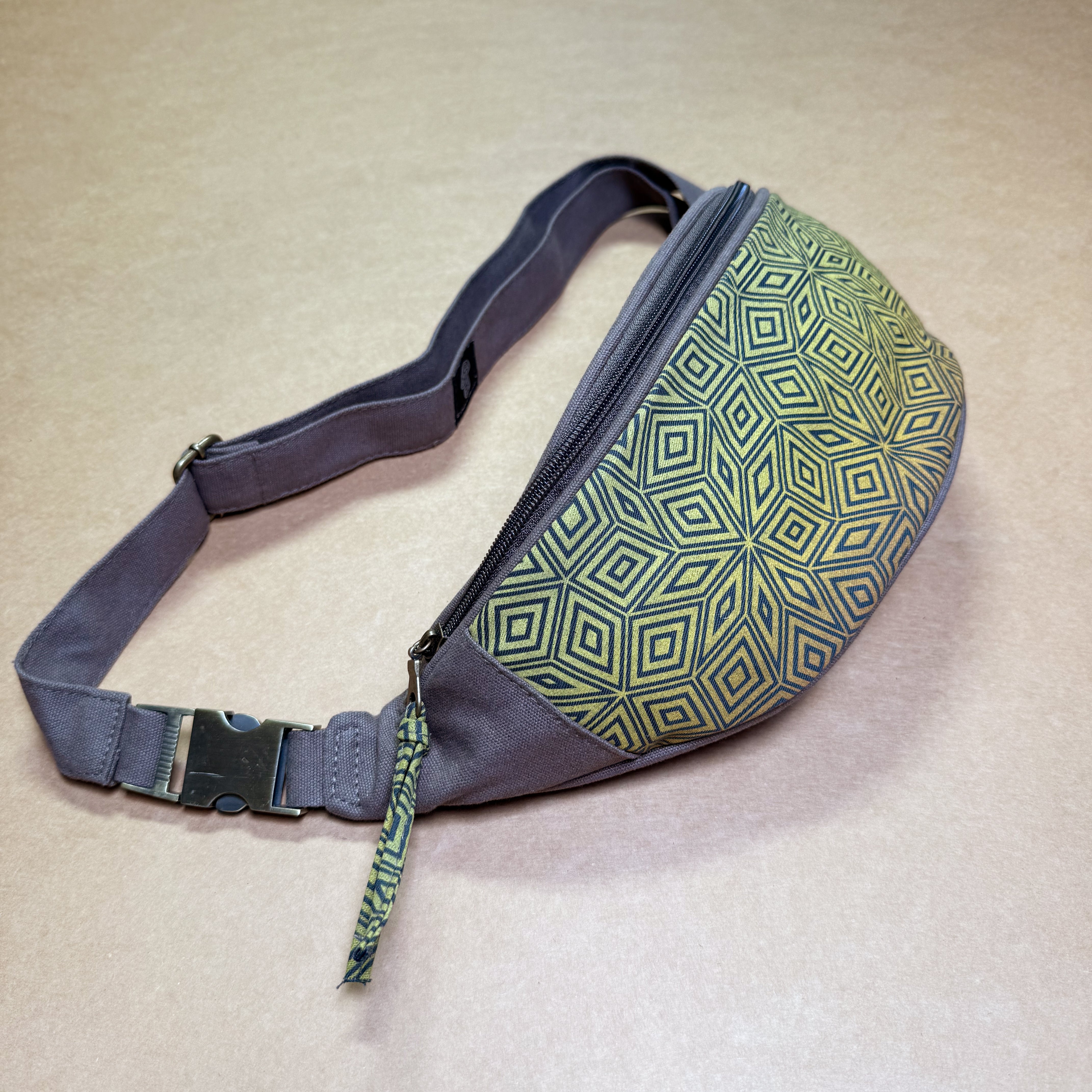 Penrose Cubes Gradient - Fanny Pack - Moka - Image 2