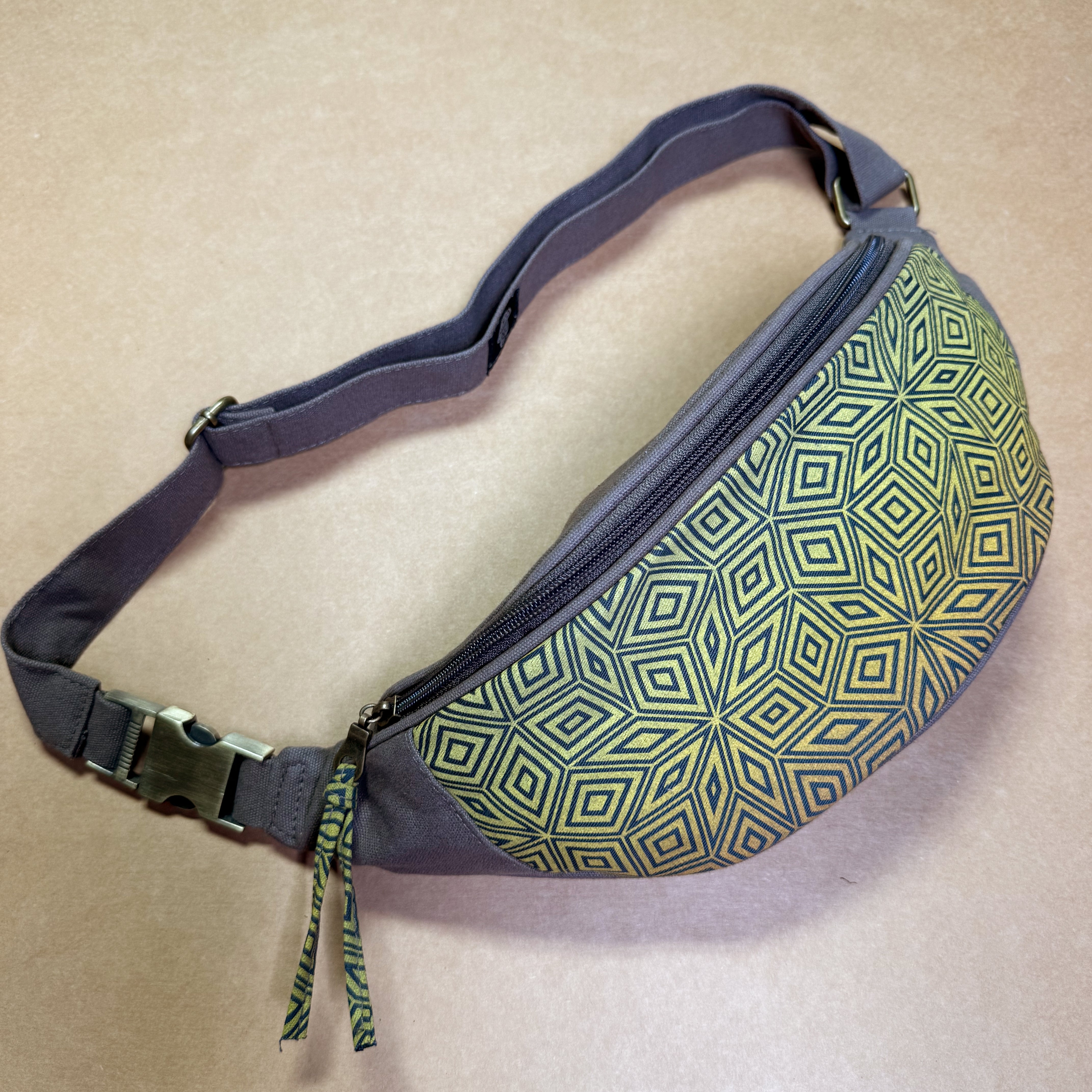 Penrose Cubes Gradient - Fanny Pack - Moka - Image 4